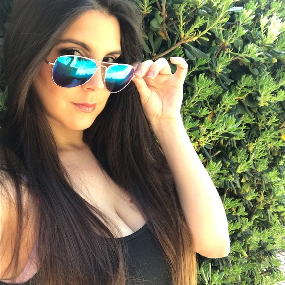 Blue Mirrored Aviator Sunglasses - Picture 8 of 8